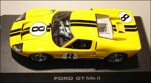 SCALEXTRIC Ford GT 40  MK II  yellow # 8  Limited yellow